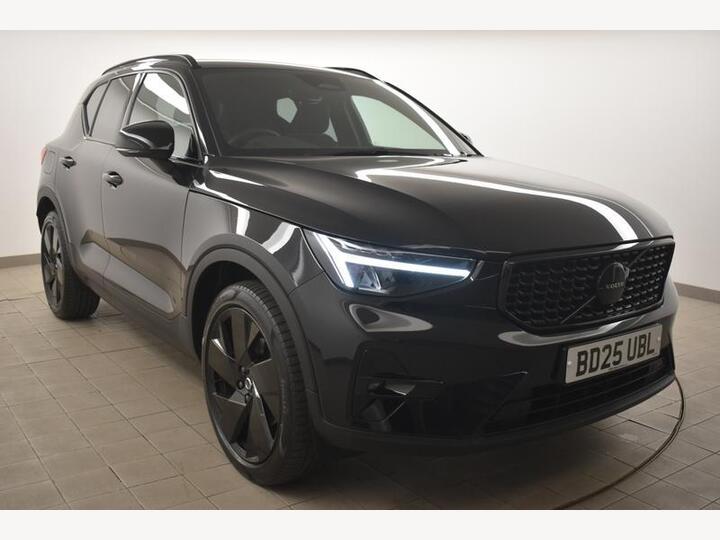 Volvo XC40 2.0 B4 MHEV Plus Black Edition DCT Auto Euro 6 (s/s) 5dr