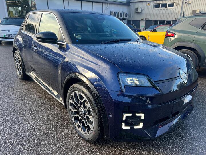 Renault 5 E-Tech Electric Comfort Range 52kWh Roland Garros+ Auto 5dr
