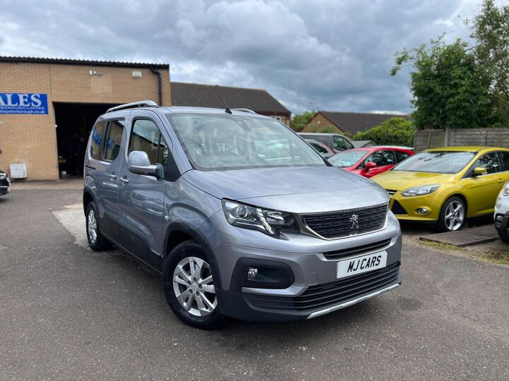 Peugeot Rifter 1.5 BlueHDi Allure Standard MPV Euro 6 (s/s) 5dr Peugeot Rifter 1.5 BlueHDi Allure Standard MPV Euro 6 (s/s) 5dr