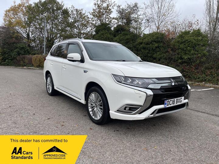Mitsubishi Outlander 2.4h TwinMotor 13.8kWh 4hs CVT 4WD Euro 6 (s/s) 5dr Mitsubishi Outlander 2.4h TwinMotor 13.8kWh 4hs CVT 4WD Euro 6 (s/s) 5dr