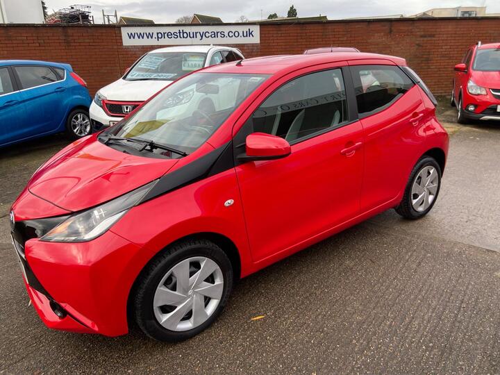 Toyota AYGO 1.0 VVT-i X-play Euro 5 5dr Euro 5 Toyota AYGO 1.0 VVT-i X-play Euro 5 5dr Euro 5