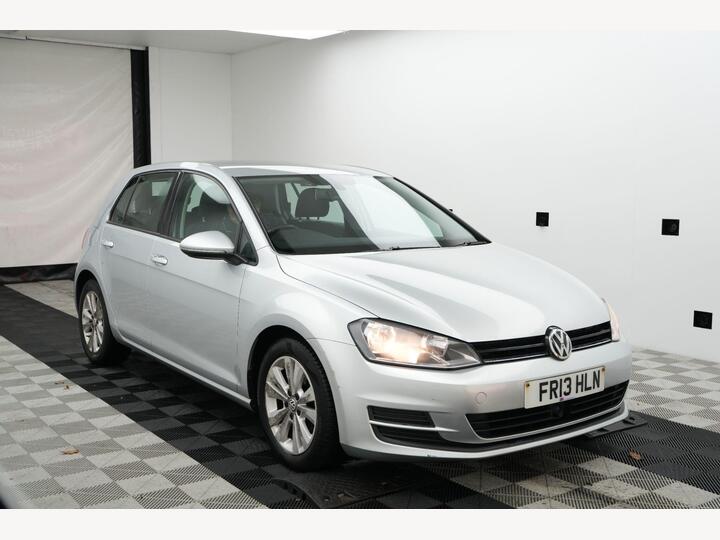 Volkswagen Golf 1.6 TDI BlueMotion Tech SE Euro 5 (s/s) 5dr Volkswagen Golf 1.6 TDI BlueMotion Tech SE Euro 5 (s/s) 5dr