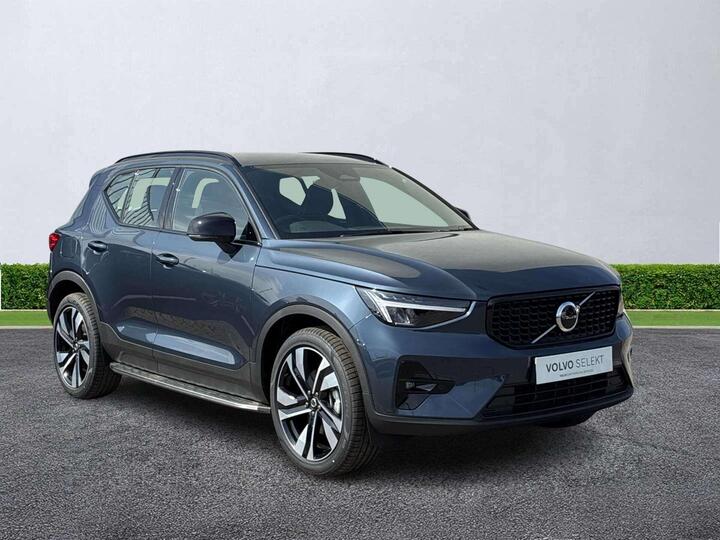 Volvo XC40 2.0 B4 MHEV Plus Dark DCT Auto Euro 6 (s/s) 5dr
