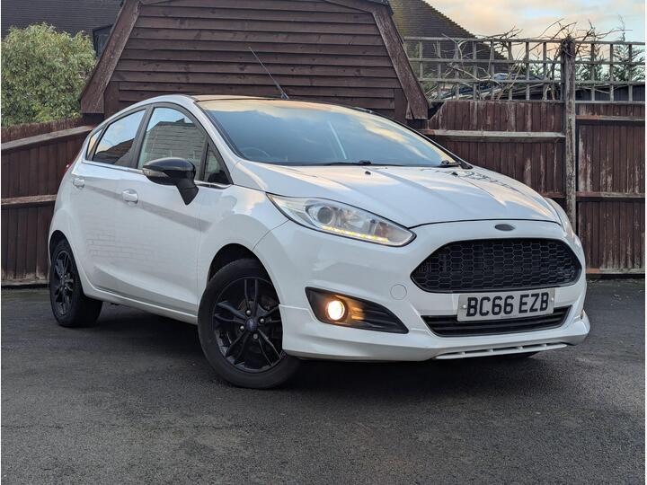 Ford Fiesta 1.0T EcoBoost Zetec White Edition Euro 6 (s/s) 5dr Ford Fiesta 1.0T EcoBoost Zetec White Edition Euro 6 (s/s) 5dr