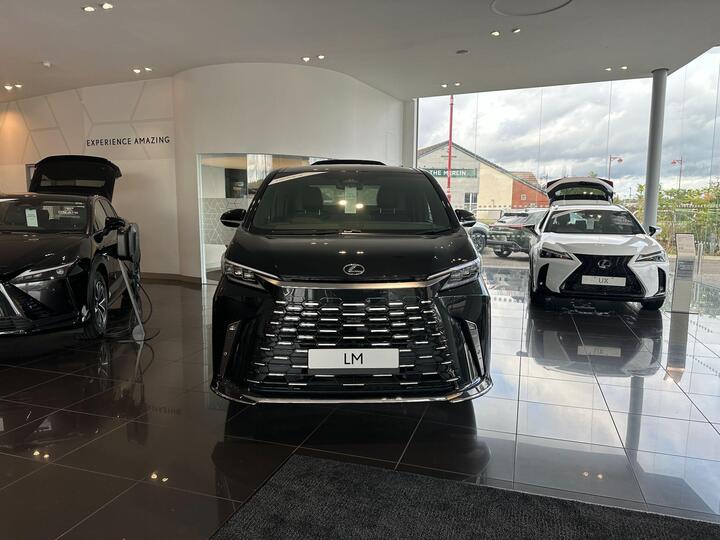 Lexus LM 2.5 350h Takumi E-CVT AWD Euro 6 (s/s) 5dr