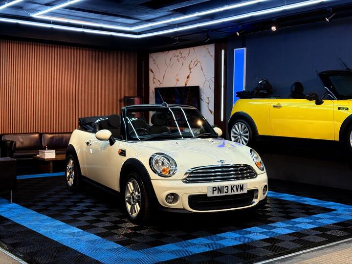 MINI Convertible 1.6 Cooper Euro 5 (s/s) 2dr