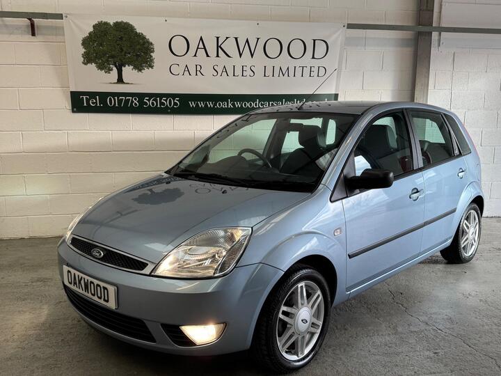 Ford Fiesta 1.6 Ghia 5dr