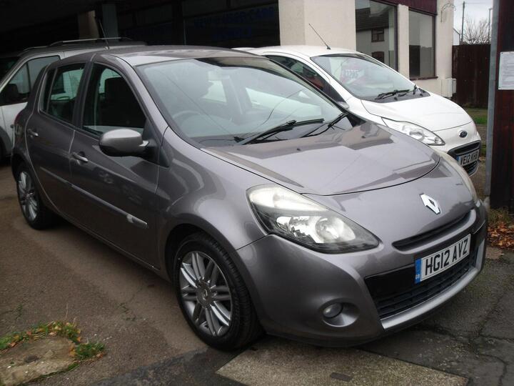 Renault Clio 1.2 Dynamique TomTom Euro 5 5dr Renault Clio 1.2 Dynamique TomTom Euro 5 5dr