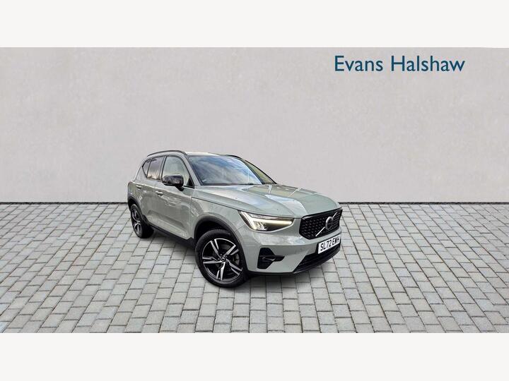 Volvo XC40 ESTATE 2.0 B3 MHEV Plus DCT Auto Euro 6 (s/s) 5dr