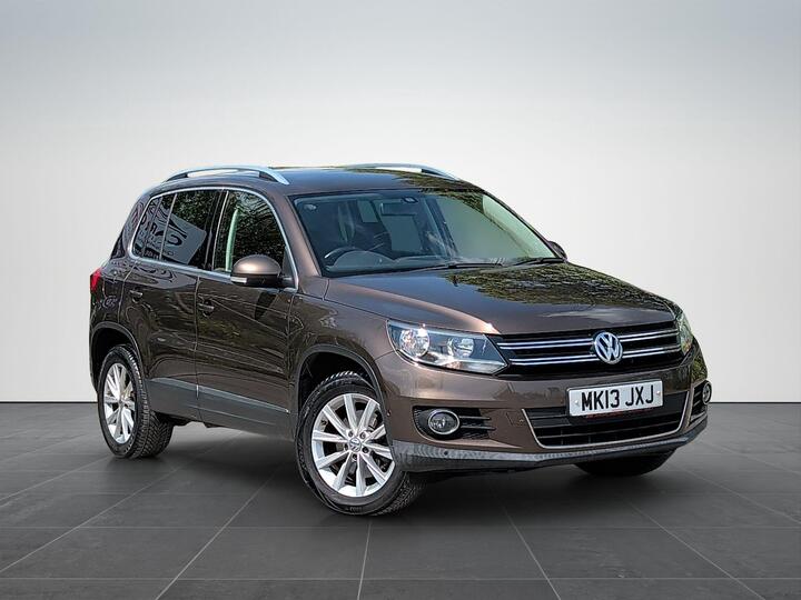 Volkswagen Tiguan 2.0 TDI BlueMotion Tech SE DSG 4WD Euro 5 (s/s) 5dr Volkswagen Tiguan 2.0 TDI BlueMotion Tech SE DSG 4WD Euro 5 (s/s) 5dr