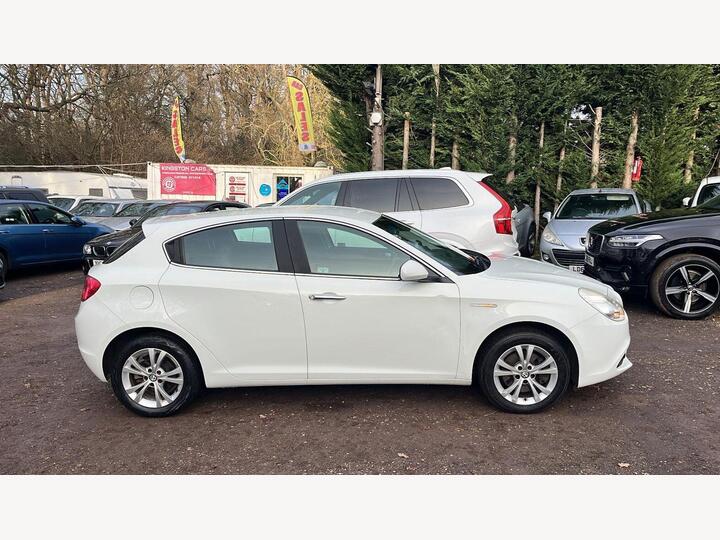 Alfa Romeo Giulietta 1.4 TB MultiAir Lusso TCT Euro 5 (s/s) 5dr Alfa Romeo Giulietta 1.4 TB MultiAir Lusso TCT Euro 5 (s/s) 5dr