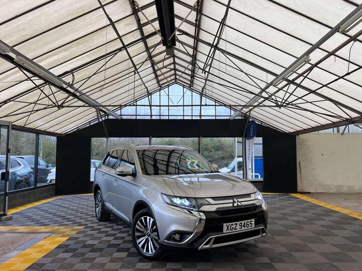 Mitsubishi OUTLANDER 2.0 MIVEC 4 CVT 4WD Euro 6 (s/s) 5dr Mitsubishi OUTLANDER 2.0 MIVEC 4 CVT 4WD Euro 6 (s/s) 5dr