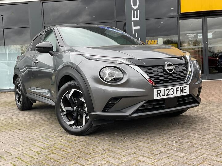 Nissan Juke 1.6 N-Connecta Auto Euro 6 5dr Nissan Juke 1.6 N-Connecta Auto Euro 6 5dr