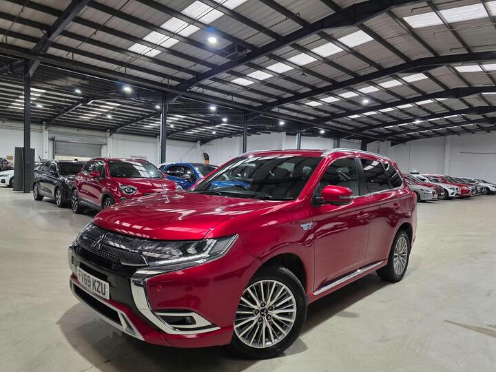 Mitsubishi Outlander 2.4h TwinMotor 13.8kWh Exceed Safety CVT 4WD Euro 6 (s/s) 5dr Mitsubishi Outlander 2.4h TwinMotor 13.8kWh Exceed Safety CVT 4WD Euro 6 (s/s) 5dr