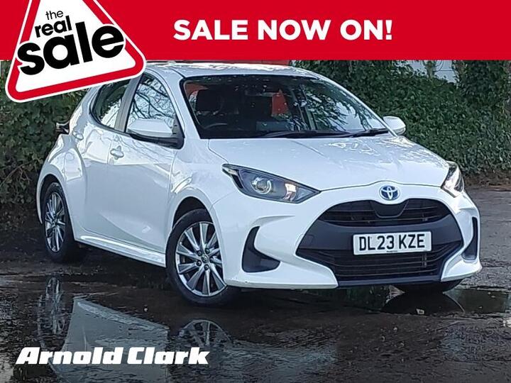 Toyota Yaris 1.5 VVT-h Icon E-CVT Euro 6 (s/s) 5dr Toyota Yaris 1.5 VVT-h Icon E-CVT Euro 6 (s/s) 5dr