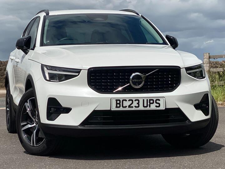 Volvo XC40 2.0 B4 MHEV Plus Dark DCT Auto Euro 6 (s/s) 5dr