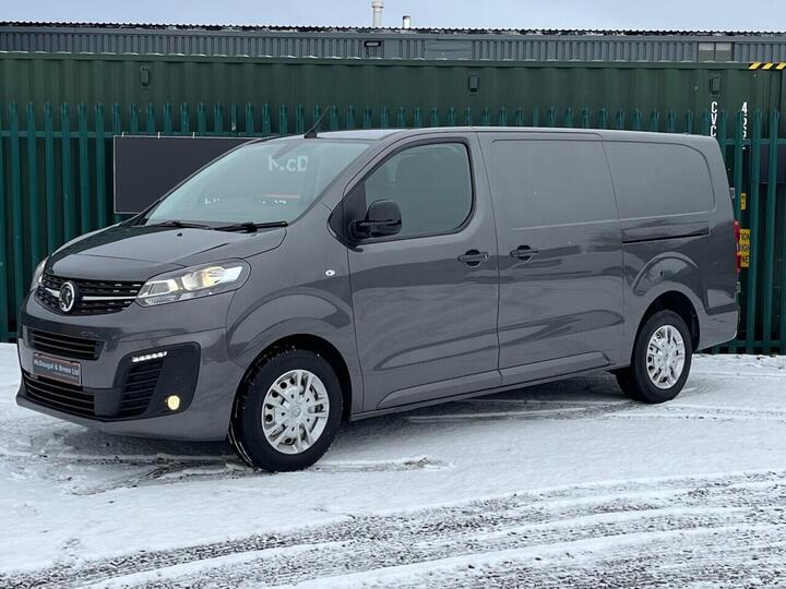 Vauxhall VIVARO 2.0 Turbo D 3100 Sportive Panel Van 6dr Diesel Manual L2 H1 Euro 6 (s/s) (145 Ps) GET A FINANCE QUOTE ON OUR WEBSITE!
