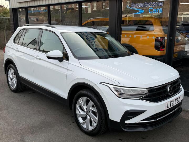 Volkswagen Tiguan 1.5 TSI Life DSG Euro 6 (s/s) 5dr Volkswagen Tiguan 1.5 TSI Life DSG Euro 6 (s/s) 5dr