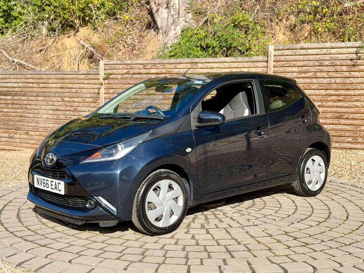 Toyota AYGO 1.0 VVT-i X-play X-shift Euro 5 5dr Euro 5