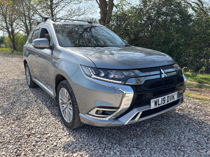 Mitsubishi OUTLANDER 2.4h TwinMotor 13.8kWh 4h CVT 4WD Euro 6 (s/s) 5dr