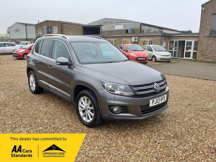 Volkswagen Tiguan 2.0 TDI BlueMotion Tech SE DSG 4WD Euro 5 (s/s) 5dr