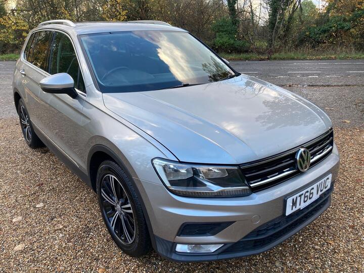 Volkswagen Tiguan 2.0 TDI BlueMotion Tech SE Navigation Euro 6 (s/s) 5dr Volkswagen Tiguan 2.0 TDI BlueMotion Tech SE Navigation Euro 6 (s/s) 5dr
