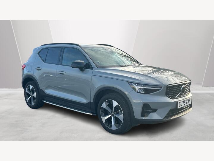 Volvo XC40 2.0 B3 MHEV Plus Dark DCT Auto Euro 6 (s/s) 5dr