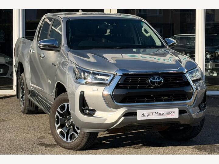 Toyota HI-LUX 2.4 D-4D Invincible Auto 4WD Euro 6 (s/s) 4dr
