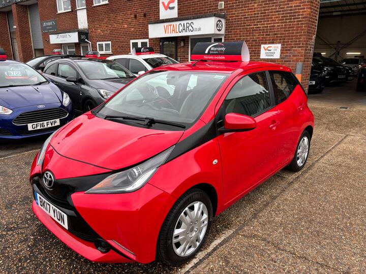 Toyota AYGO 1.0 VVT-i X-play Euro 6 5dr Toyota AYGO 1.0 VVT-i X-play Euro 6 5dr