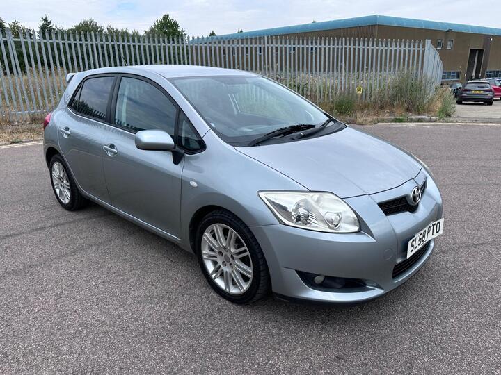 Toyota Auris 1.6 VVT-i SR 5dr
