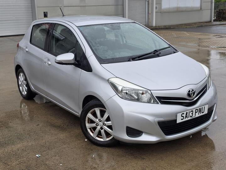 Toyota Yaris 1.33 Dual VVT-i TR Multidrive S Euro 5 5dr Toyota Yaris 1.33 Dual VVT-i TR Multidrive S Euro 5 5dr