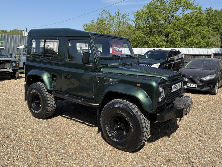 Land Rover DEFENDER 90 2.5 TDi Station Wagon 3dr Land Rover DEFENDER 90 2.5 TDi Station Wagon 3dr
