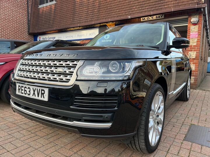 Land Rover Range Rover 4.4 SD V8 Vogue Auto 4WD Euro 5 5dr Land Rover Range Rover 4.4 SD V8 Vogue Auto 4WD Euro 5 5dr