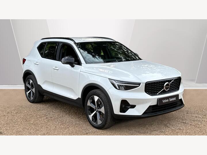 Volvo XC40 2.0 B3 MHEV Plus Dark DCT Auto Euro 6 (s/s) 5dr