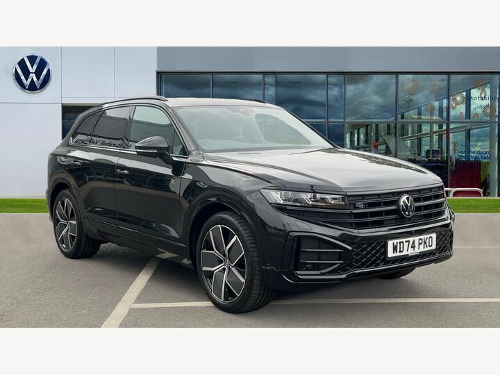 Volkswagen Touareg 3.0 TDI V6 Black Edition Tiptronic 4Motion Euro 6 (s/s) 5dr Volkswagen Touareg 3.0 TDI V6 Black Edition Tiptronic 4Motion Euro 6 (s/s) 5dr