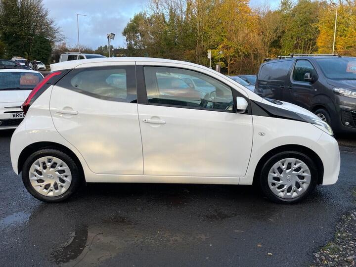 Toyota AYGO 1.0 VVT-i X-play Euro 6 5dr Toyota AYGO 1.0 VVT-i X-play Euro 6 5dr