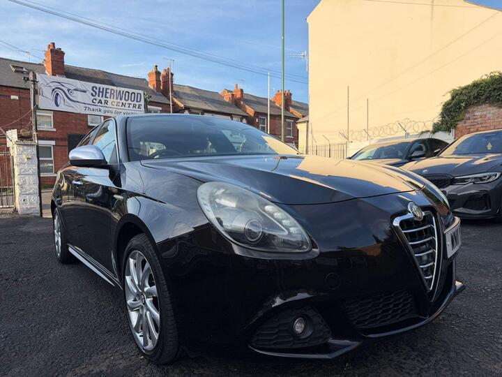 Alfa Romeo Giulietta 2.0 JTDM-2 Veloce Euro 5 (s/s) 5dr Alfa Romeo Giulietta 2.0 JTDM-2 Veloce Euro 5 (s/s) 5dr