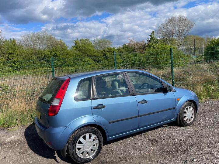 Ford Fiesta 1.6 Ghia 5dr