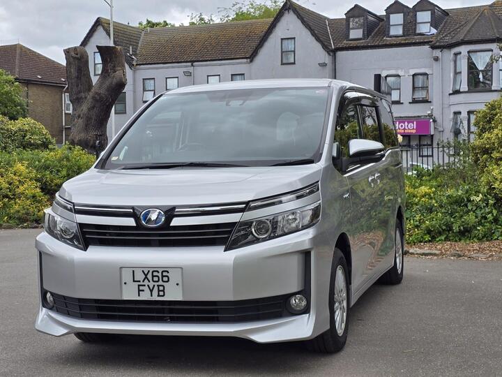 Toyota Voxy 1.8 Hybrid 7Seats Auto Euro6 (s/s) 5dr
