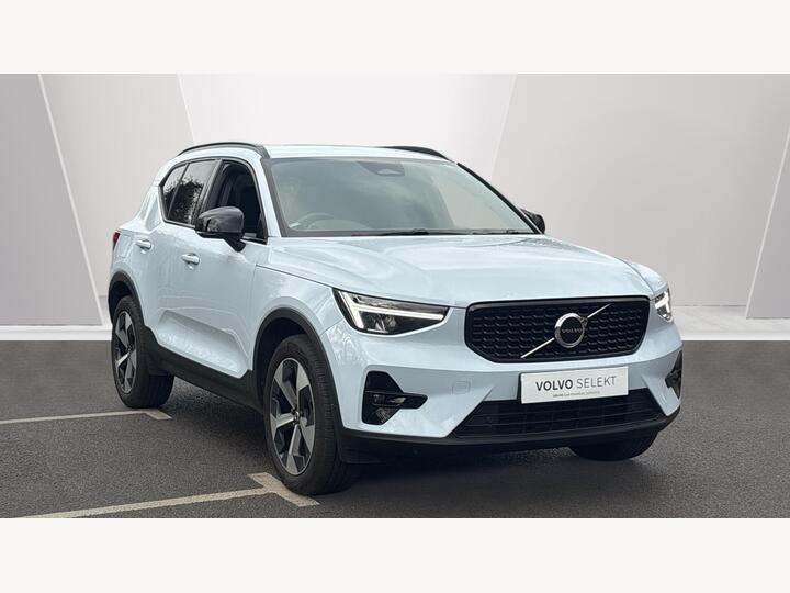 Volvo XC40 2.0 B3 MHEV Plus Dark DCT Auto Euro 6 (s/s) 5dr
