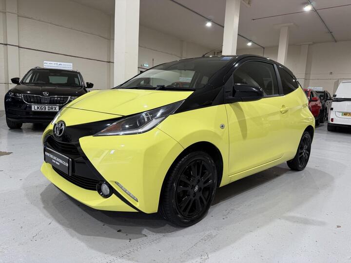 Toyota AYGO 1.0 VVT-i X-cite 3 Yellow Bi-Tone Euro 6 3dr