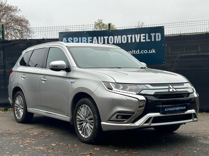 Mitsubishi Outlander 2.4h TwinMotor 13.8kWh 4h CVT 4WD Euro 6 (s/s) 5dr Mitsubishi Outlander 2.4h TwinMotor 13.8kWh 4h CVT 4WD Euro 6 (s/s) 5dr