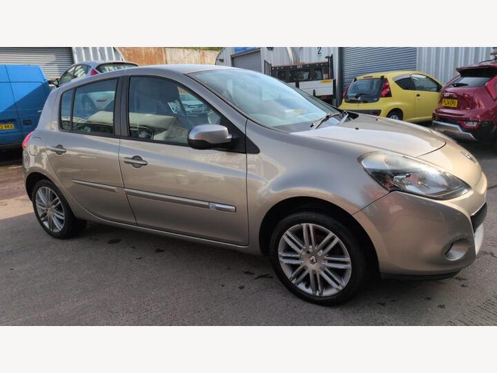 Renault Clio 1.2 Dynamique TomTom Euro 5 5dr Renault Clio 1.2 Dynamique TomTom Euro 5 5dr