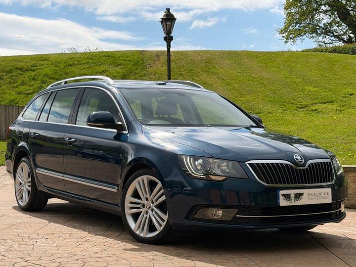 Skoda SUPERB 2.0 TDI Elegance DSG 4WD Euro 5 (s/s) 5dr