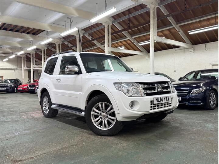 Mitsubishi Shogun 3.2 DI-DC Warrior Auto 4WD Euro 5 3dr SWB Mitsubishi Shogun 3.2 DI-DC Warrior Auto 4WD Euro 5 3dr SWB