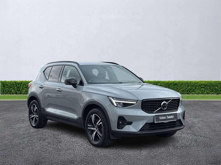 Volvo XC40 2.0 B3 MHEV Plus Dark DCT Auto Euro 6 (s/s) 5dr