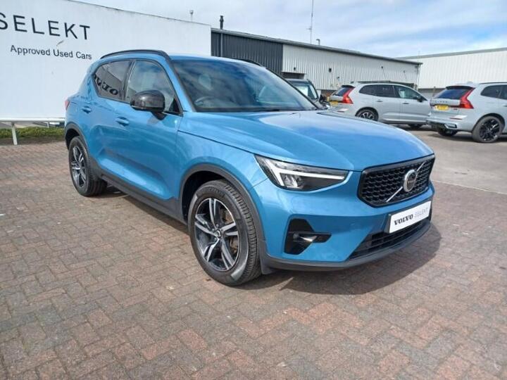 Volvo XC40 2.0 B3 MHEV Plus Dark DCT Auto Euro 6 (s/s) 5dr
