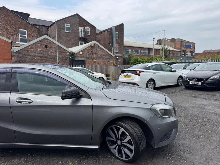 Mercedes-Benz A Class 1.6 Automatic Petrol With Sunroof