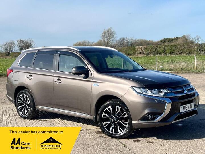 Mitsubishi Outlander 2.0h 12kWh 5h CVT 4WD Euro 6 (s/s) 5dr Mitsubishi Outlander 2.0h 12kWh 5h CVT 4WD Euro 6 (s/s) 5dr