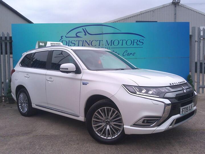 Mitsubishi OUTLANDER 2.4h TwinMotor 13.8kWh 4h CVT 4WD Euro 6 (s/s) 5dr Mitsubishi OUTLANDER 2.4h TwinMotor 13.8kWh 4h CVT 4WD Euro 6 (s/s) 5dr